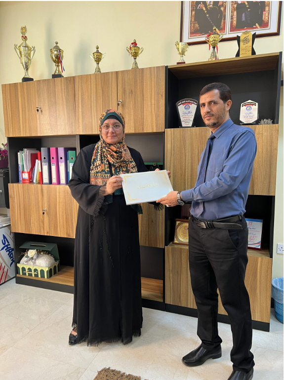 كلية التجارة والعلوم الإدارية تقدم برنامجاً تدريبياً في مدرسة البادية في صلالة CCBA Delivers Training at Al Badiya School in Salalah